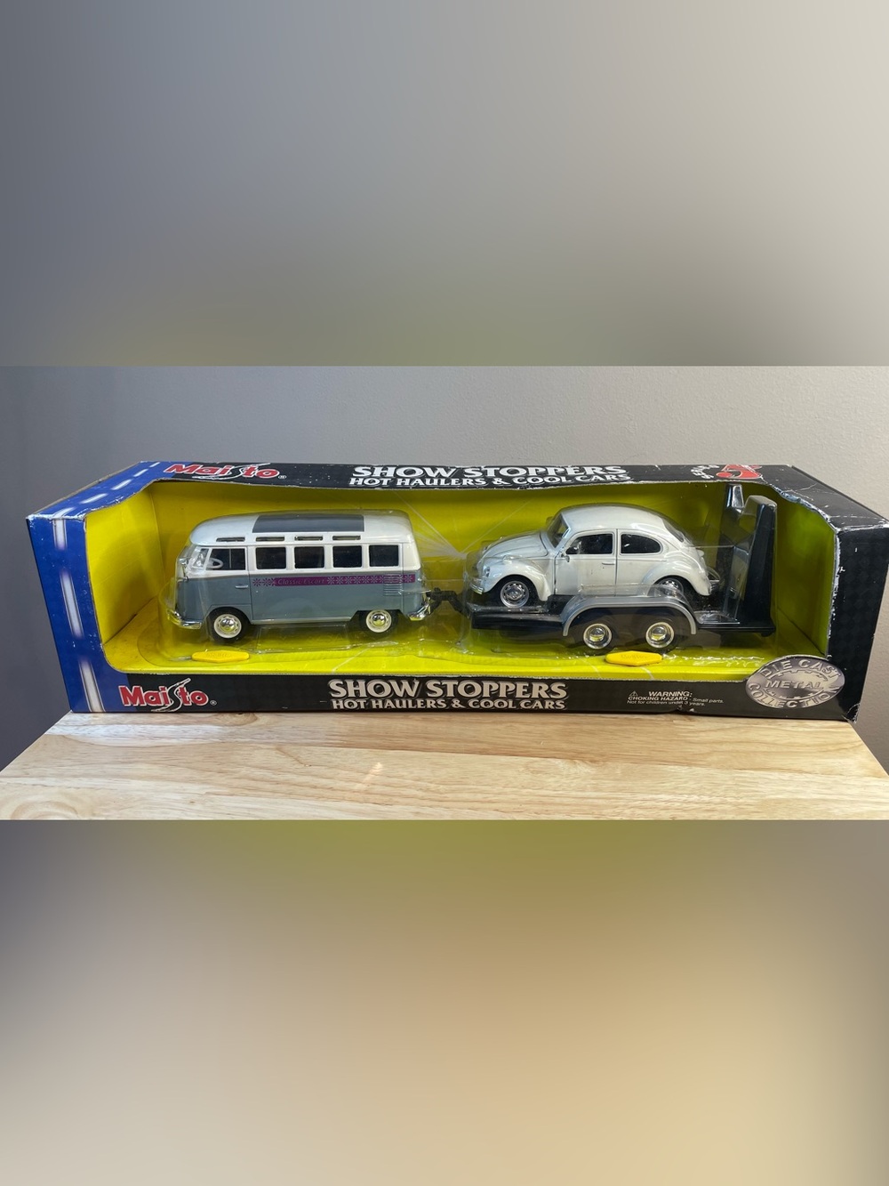 Maisto Show Stoppers VW Samba Van & Beetle Tow Set Diecast 1:24/1:25 NIB Trailer